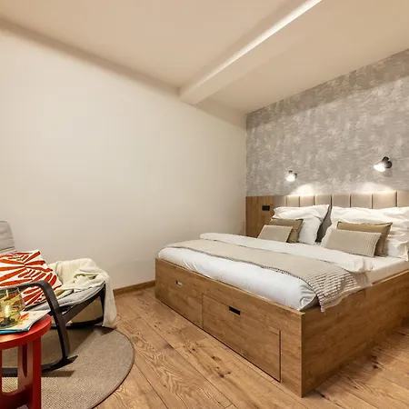 Ξενοδοχείο με διαμερίσματα Brunova 3*